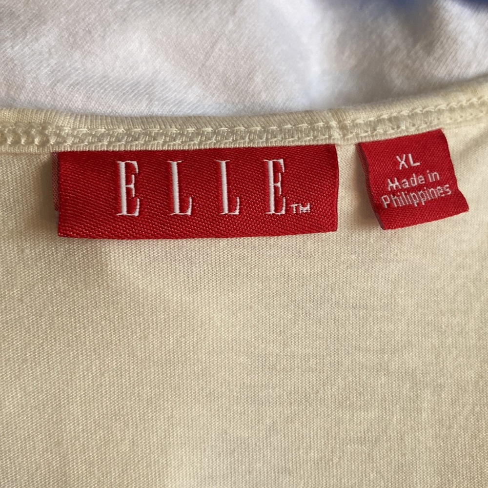 Elle - Picture 3 of 4
